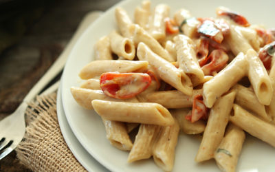 CREAMY VEGAN GARLIC PASTA WITH ROASTED TOMATOES