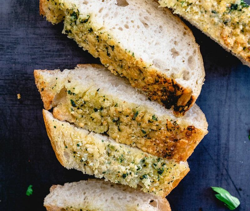 EASY GARLIC BREAD